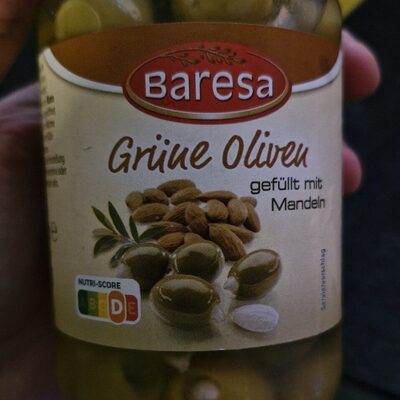 Grüne Oliven mit Mandeln