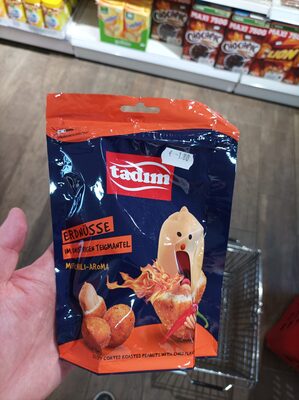 Crispy coated roasted peanuts with chili flavour