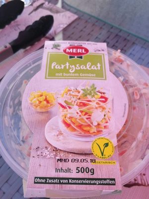 Partysalat mit buntem Gemüse