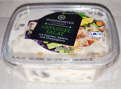 Geflügelsalat mit Früchten, Sellerie und Champignons