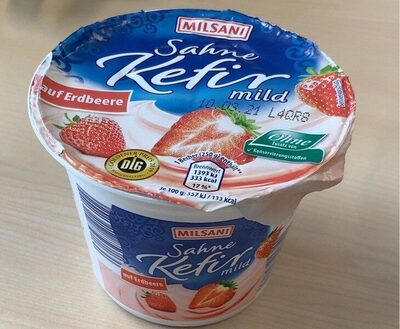 Sahne-Kefir auf Erdbeere