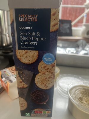 gourmet sea alt and black pepper crackers