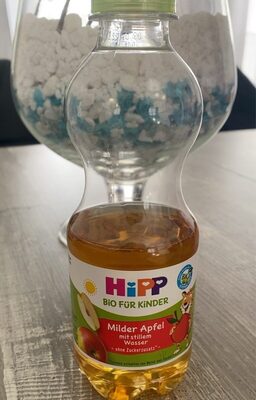 Milder Apfel mit stillem Wasser front packaging