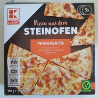 Pizza Margherita na spodzie podpieczonym w piecu kamiennym z serem Edam i serem mozzarella
