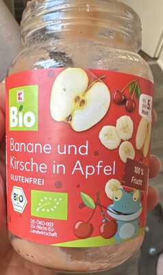 Banane und Kirsche in Apfel