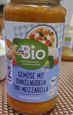 Gemuse mit dinkelnudeln une mozzarella