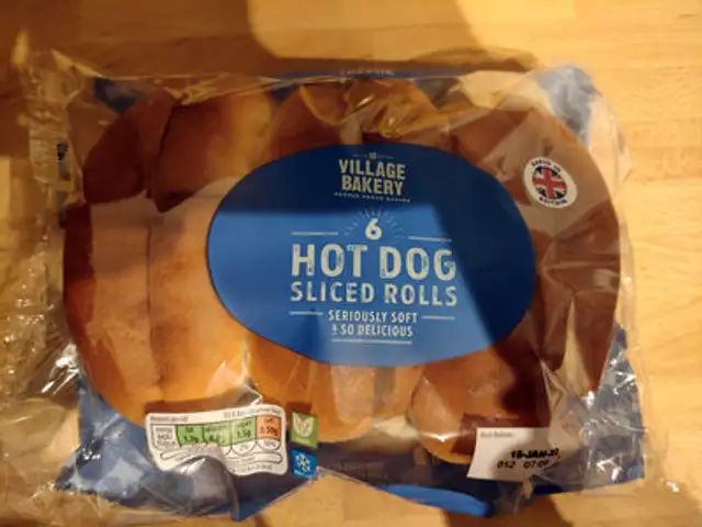 Hot Dog Sliced Rolls front packaging