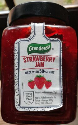 Strawberry Jam made with 50% of fruit front packaging