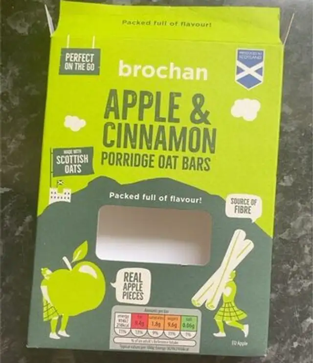 Apple & cinnamon porridge oat bars