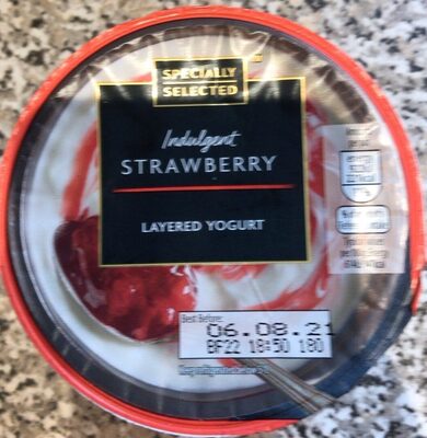 strawberry layered yoghurt