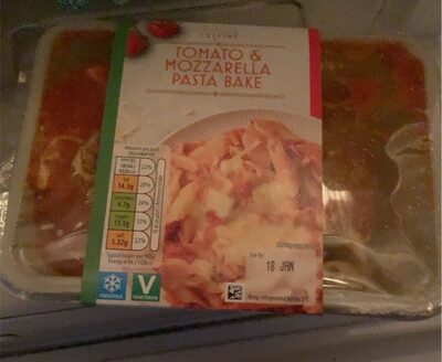 Tomato and mozzarella pasta bake