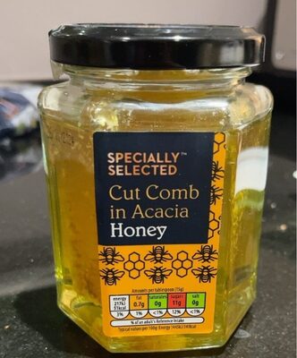 Cut comb in acacia honey
