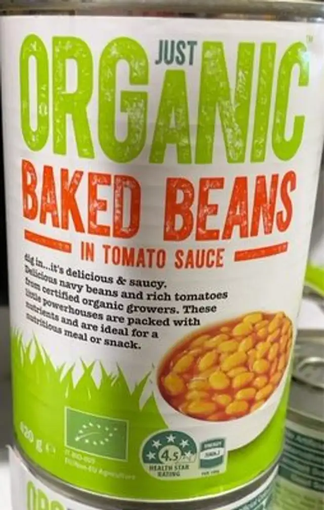 Baked beans in tomato sauce