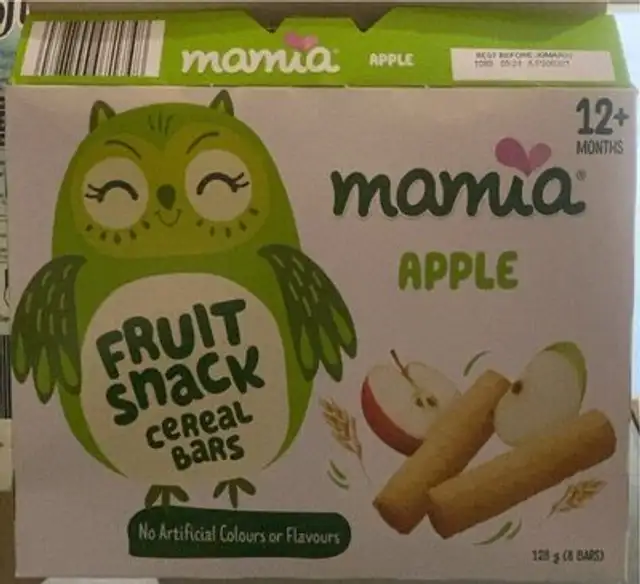 Fruit snack cereal bars apple