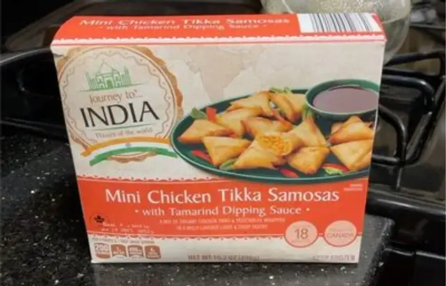 Mini chicken tikka samosas