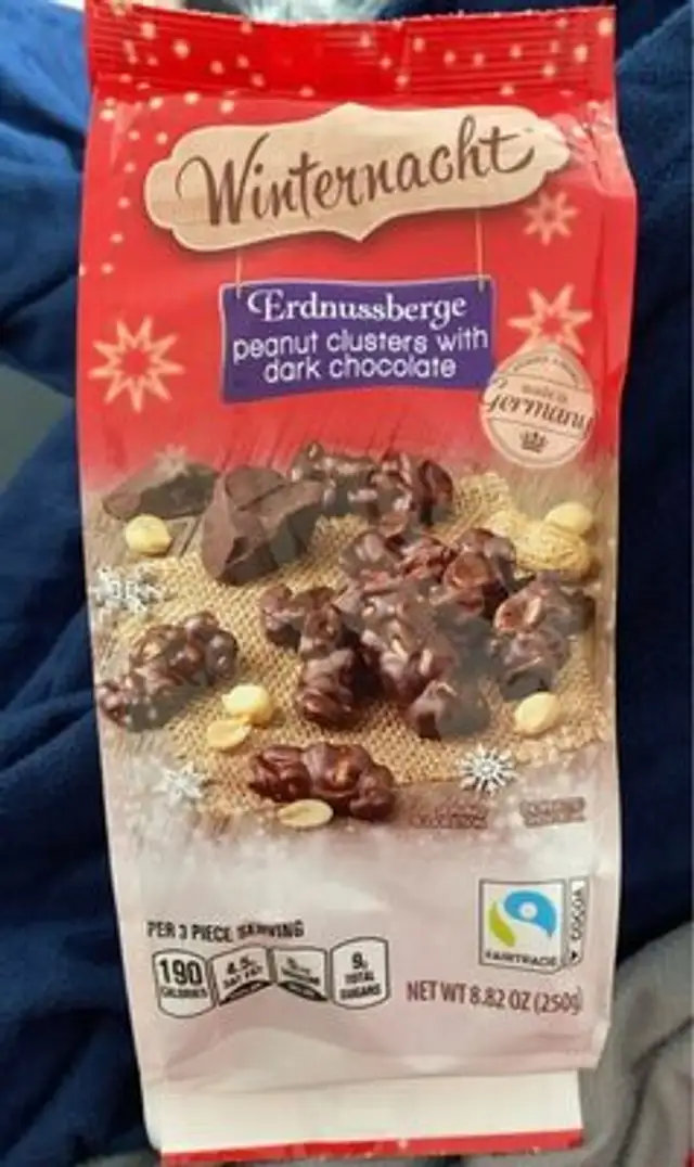 Erdnussberge peanut clusters with dark chocolate