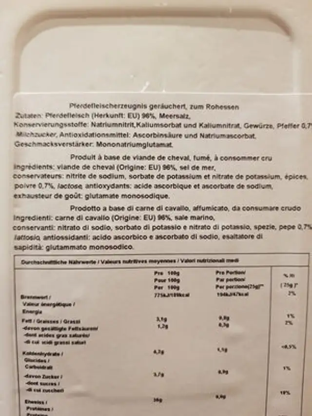 Viande de cheval fumée au poivre ingredients label
