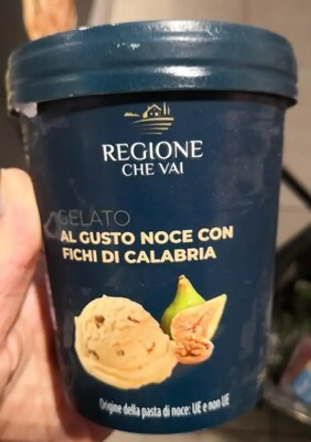 Gelato al gusto noce con fichi di calabria