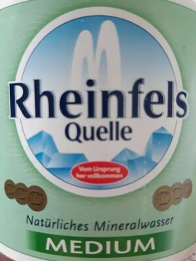 Natürliches Mineralwasser Medium front packaging