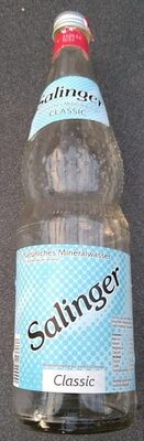 Natürliches Mineralwasser mit Kohlensäure versetzt