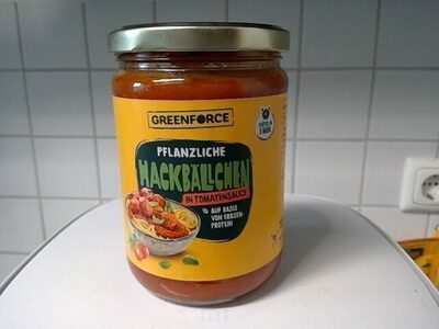 Pflanzliche Hackbällchen in Tomatensauce