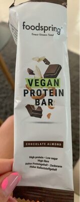 Vegan protein bar cioccolato e mandorla