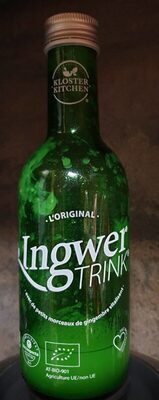 Bio-Ingwergetränk mit Ingwerstückchen