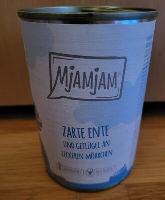 Zarte Ente und Geflügel an leckeren Möhrchen