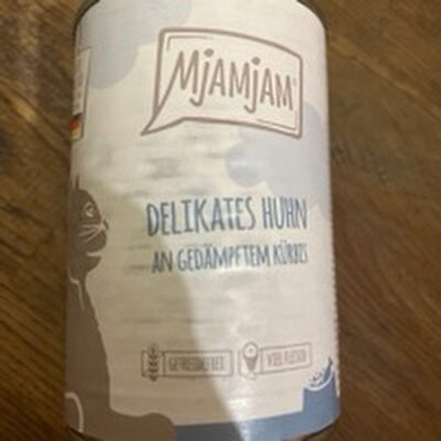 delikates Huhn an gedämpften Kürbis