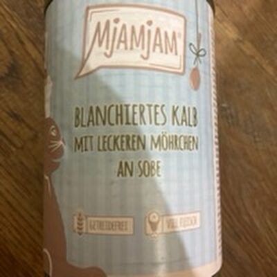 Blanchiertes Kalb mit leckeren Möhrchen an Soße