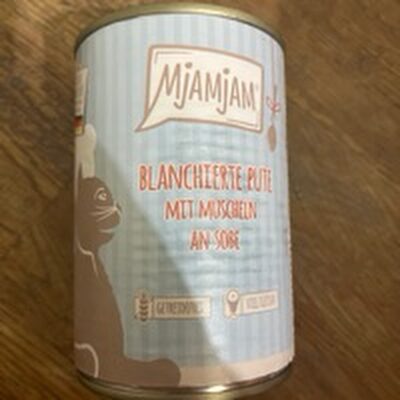 Blanchierte Pute mit Muscheln an Soße