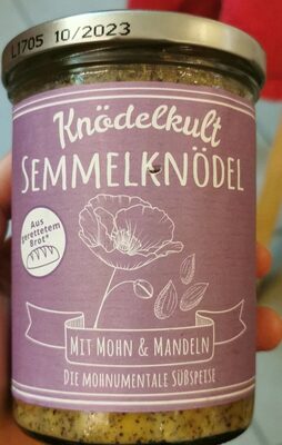 Semmelknödel mit Mohn & Mandeln