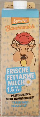 Frische Fettarme Bauernmilch front packaging