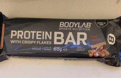 Protein bar with crispy flakes
