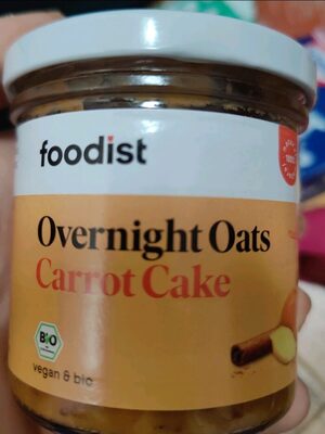 Overnight Oats Carrot Cake