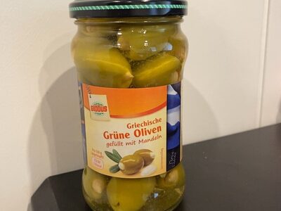 Grüne Oliven gefüllt mit Mandeln