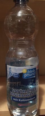 Natürliches Mineralwasser mit Kohlensäure