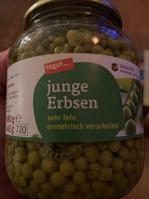 Junge Erbsen im Glas