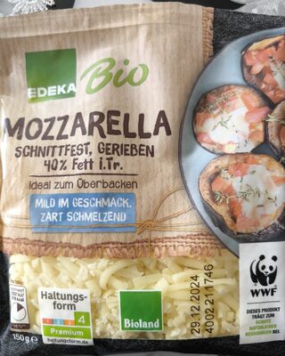 Mozzarella gerieben