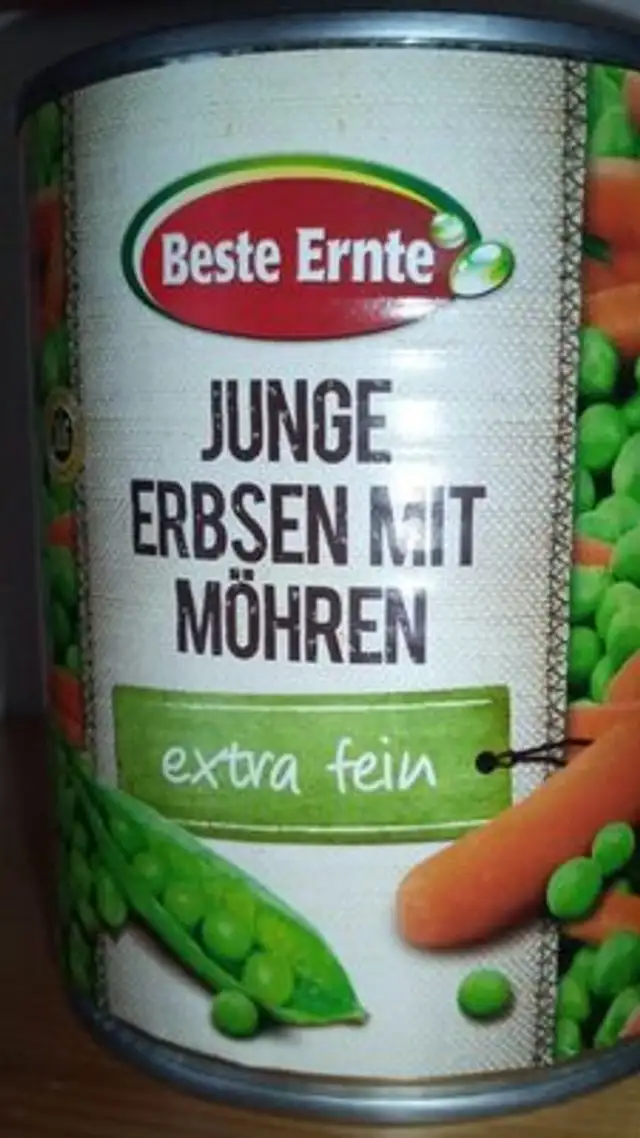 Junge Erbsen mit Möhren
