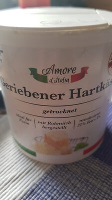 Geriebener Hartkäse