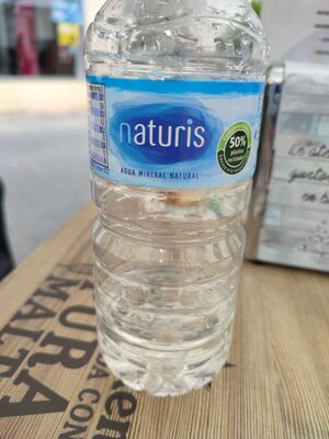 Agua mineral natural