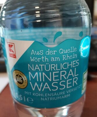 Natürliches Mineralwasser mit Kohlensäure (medium)