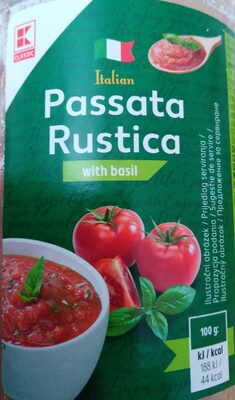 Rajčata, nahrubo nakrájená s bazalkou