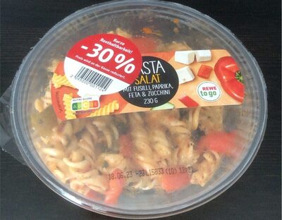 Pasta Salat mit Fusilli, Paprika, Feta & Zucchini