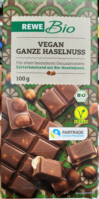 Vegan ganze Haselnuss