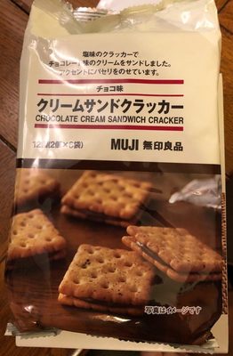 Chocolate cream sandwich cracker