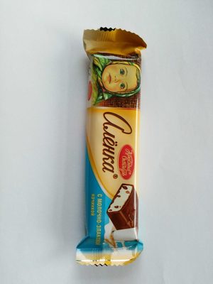 Шоколад молочный с начинкой "Алёнка" с молочно-злаковой начинкой