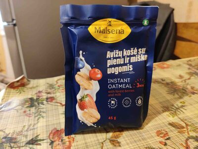 Avižų košė su pienu ir miško uogomis