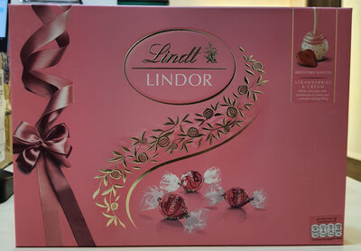 ช็อกโกแลตขาวสอดไส้ครีมสตอเบอร์รี่ front packaging